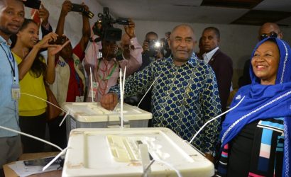 Le candidat Azali Assoumani a voté vers 11 heures à Mitsoudje accompagné de son épouse